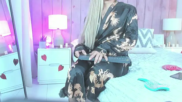 Valentino moretti online show from February 20, 2026, 12:18 pm