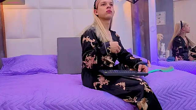 Valentino moretti online show from April 16, 2026, 1:34 pm