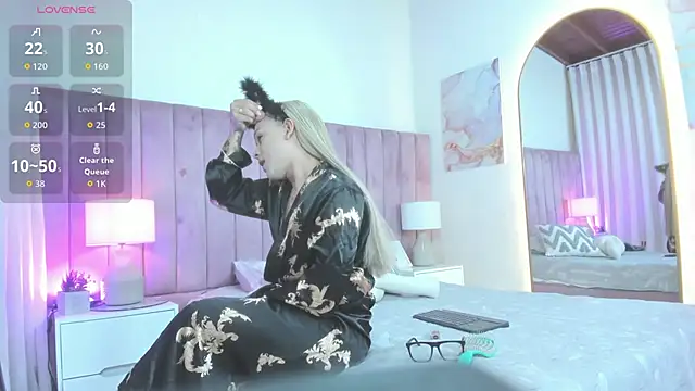 Valentino moretti online show from March 2, 2026, 11:17 am