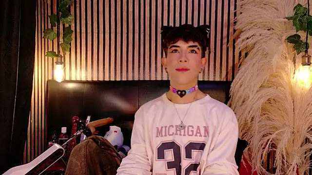 Snapshot of Angeldust19 chatting on February 19, 2026, 4:09 am Angeldust19 online show from February 19, 2026, 4:09 am