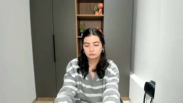 Snapshot of DelilaVanvliet chatting on November 16, 2025, 10:09 am DelilaVanvliet online show from November 16, 2025, 10:09 am