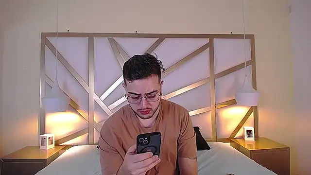 Ethan Greys online show from December 4, 2025, 4:11 am