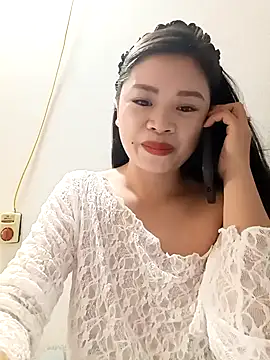 sara-xx online show from April 13, 2026, 2:37 am