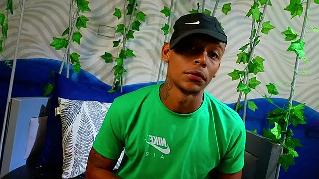 Snapshot of xander_molina chatting on November 14, 2025, 4:38 am xander molina online show from November 14, 2025, 4:38 am