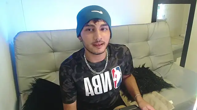 Snapshot of Brunicci chatting on November 14, 2025, 7:12 am Brunicci online show from November 14, 2025, 7:12 am