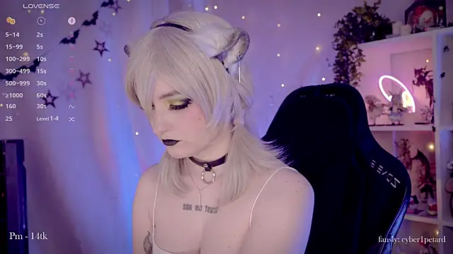 Snapshot of vronnier chatting on November 28, 2025, 2:50 pm vronnier online show from November 28, 2025, 2:50 pm