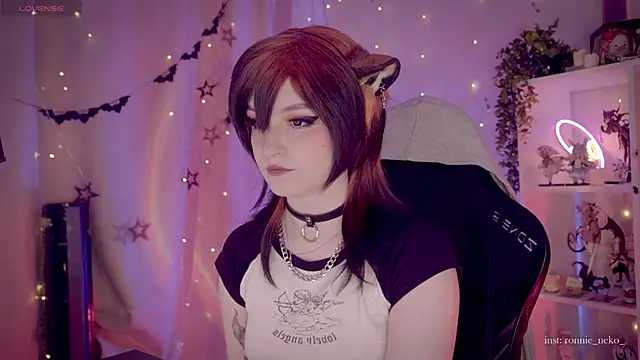 Snapshot of vronnier chatting on November 18, 2025, 11:57 am vronnier online show from November 18, 2025, 11:57 am