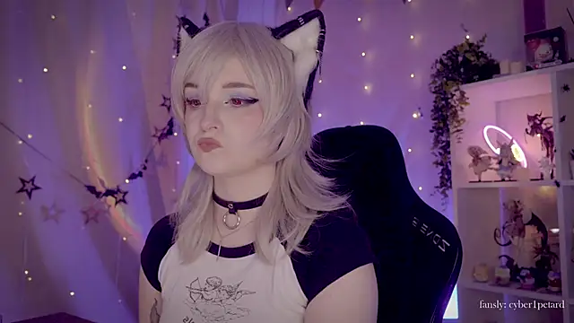 Snapshot of vronnier chatting on December 18, 2025, 3:05 pm vronnier online show from December 18, 2025, 3:05 pm