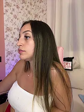 Snapshot of BelleRune chatting on February 16, 2026, 5:33 pm BelleRune online show from February 16, 2026, 5:33 pm