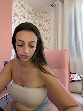 Snapshot of BelleRune chatting on February 15, 2026, 3:44 pm BelleRune online show from February 15, 2026, 3:44 pm