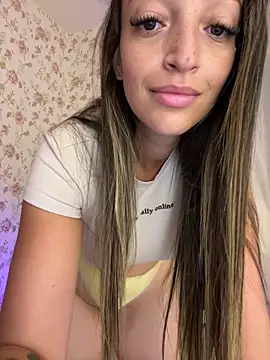 Snapshot of BelleRune chatting on February 5, 2026, 10:44 am BelleRune online show from February 5, 2026, 10:44 am