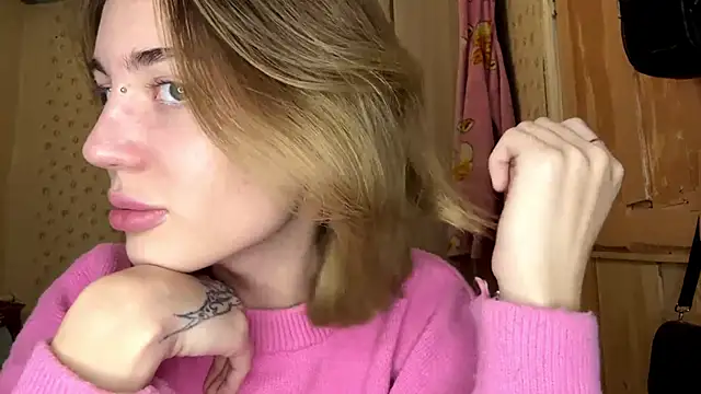 MelaineAytes online show from November 23, 2025, 10:03 am