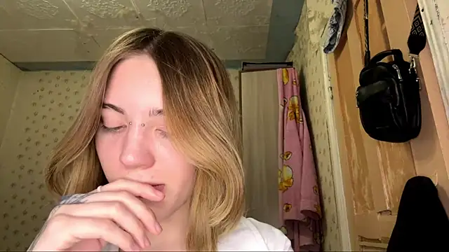 MelaineAytes online show from November 22, 2025, 10:14 am