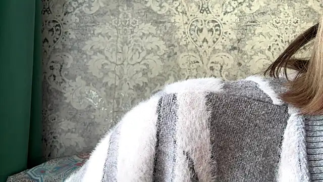 Emily lyy online show from December 14, 2025, 9:04 am