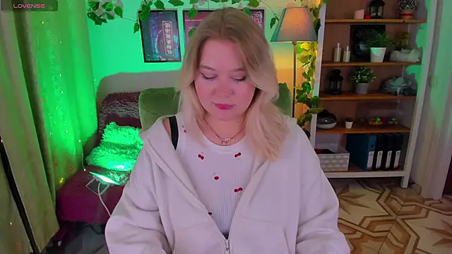 LouiseMous online show from November 30, 2025, 10:32 pm