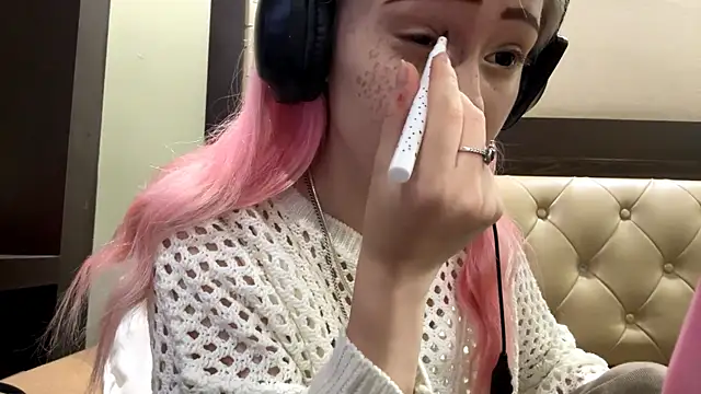 ChanteNovack online show from November 18, 2025, 9:12 am