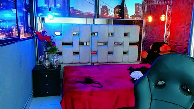 lunabustygirl online show from February 11, 2026, 6:30 pm