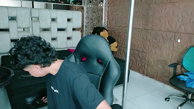 lunabustygirl online show from February 7, 2026, 9:50 am