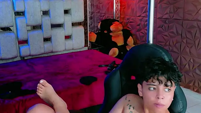 lunabustygirl online show from February 12, 2026, 6:35 am