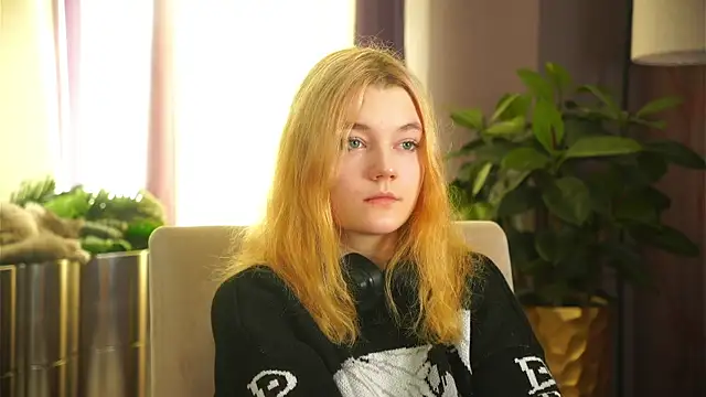 SindyRoskelley online show from November 18, 2025, 5:22 am