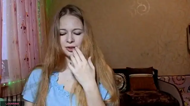 RomonaBustad online show from November 28, 2025, 7:08 am