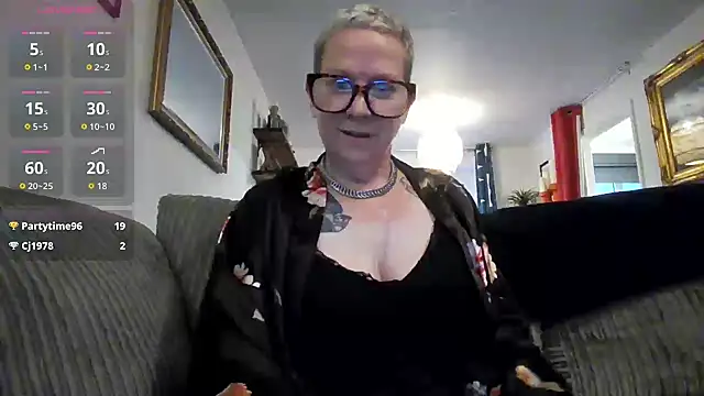 Snapshot of missyb_x chatting on November 14, 2025, 3:05 pm missyb x online show from November 14, 2025, 3:05 pm