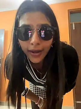 sexyayeshadesi online show from November 19, 2025, 5:13 pm