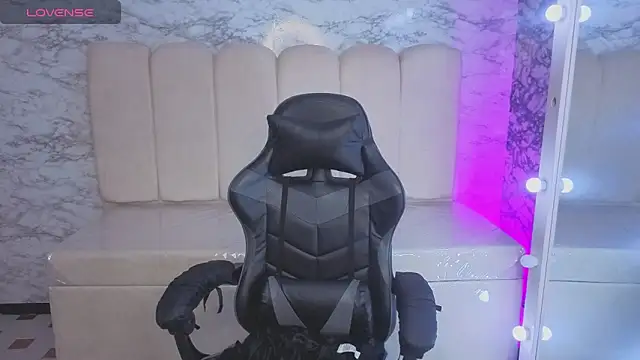 Snapshot of Maleja_v_ chatting on November 20, 2025, 1:23 pm Maleja v online show from November 20, 2025, 1:23 pm