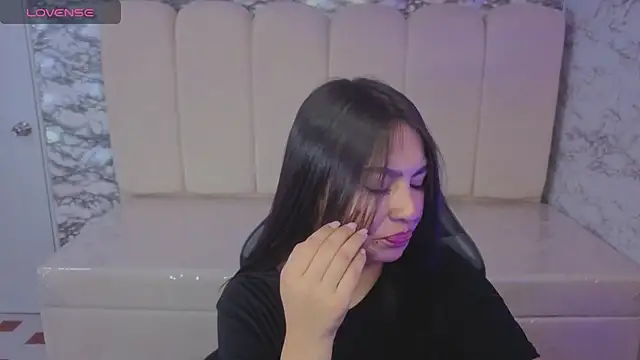 Snapshot of Maleja_v_ chatting on November 28, 2025, 1:33 pm Maleja v online show from November 28, 2025, 1:33 pm