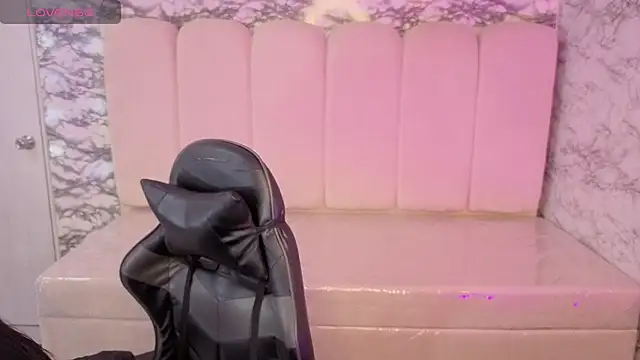 Snapshot of Maleja_v_ chatting on December 3, 2025, 1:43 pm Maleja v online show from December 3, 2025, 1:43 pm