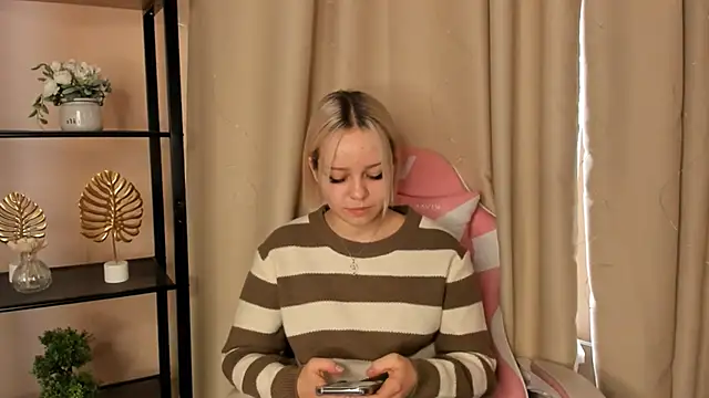 Snapshot of ArdisCiolli chatting on November 16, 2025, 9:25 am ArdisCiolli online show from November 16, 2025, 9:25 am