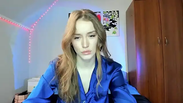 tinyglow online show from December 5, 2025, 8:28 pm