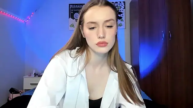 tinyglow online show from February 5, 2026, 7:53 pm