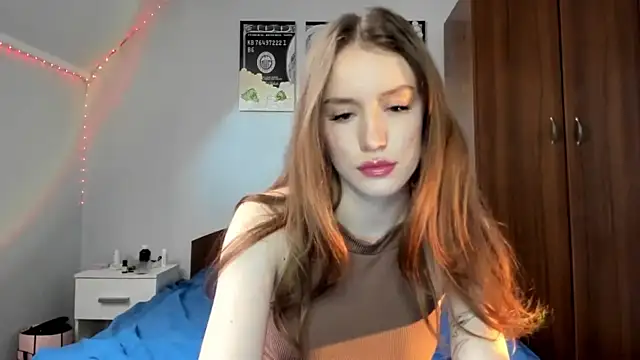 tinyglow online show from March 18, 2026, 8:10 pm