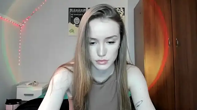 tinyglow online show from December 3, 2025, 4:46 am