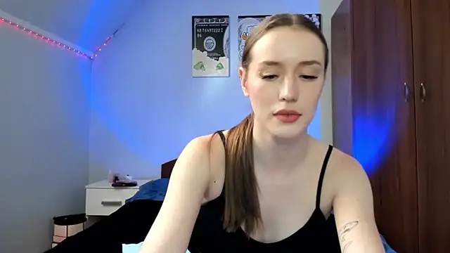 tinyglow online show from June 15, 2026, 8:52 pm