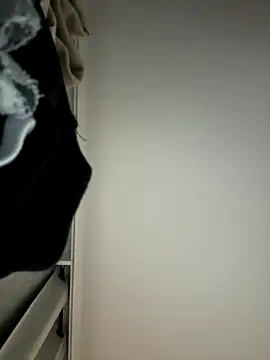 Snapshot of Luna_MaskedMan chatting on January 7, 2026, 12:37 am Luna MaskedMan online show from January 7, 2026, 12:37 am