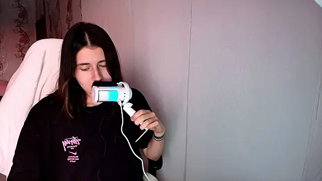 Snapshot of KristinaScott chatting on January 17, 2026, 1:47 pm KristinaScott online show from January 17, 2026, 1:47 pm