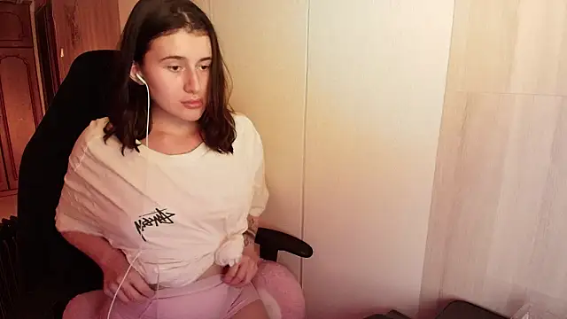 Snapshot of KristinaScott chatting on February 24, 2026, 4:08 pm KristinaScott online show from February 24, 2026, 4:08 pm