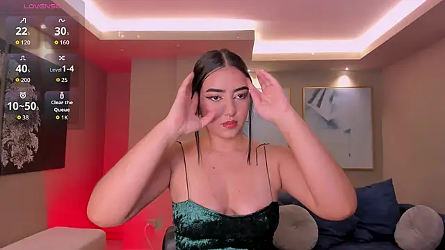 SophieLanne online show from November 30, 2025, 4:13 am