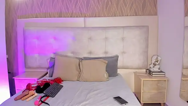 NalaRoux online show from January 7, 2026, 3:55 am