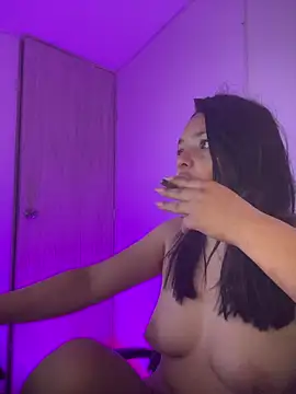 LaraDanverss online show from December 15, 2025, 7:14 am