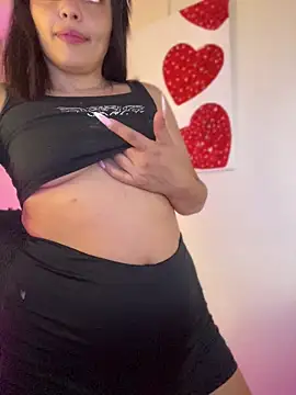 LaraDanverss online show from April 22, 2026, 8:48 pm