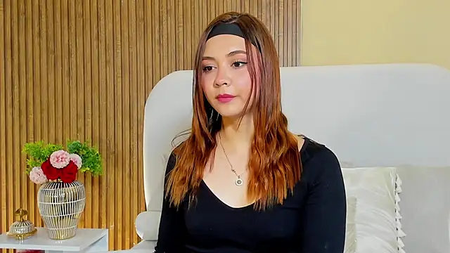 Snapshot of LondraBlush chatting on April 8, 2026, 1:34 pm LondraBlush online show from April 8, 2026, 1:34 pm