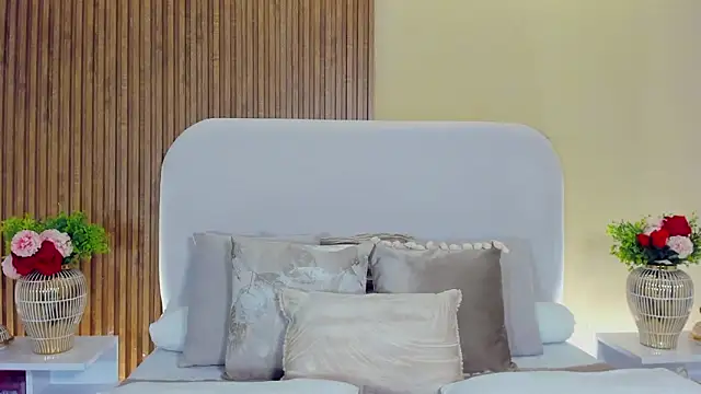 Snapshot of LondraBlush chatting on March 13, 2026, 2:11 pm LondraBlush online show from March 13, 2026, 2:11 pm