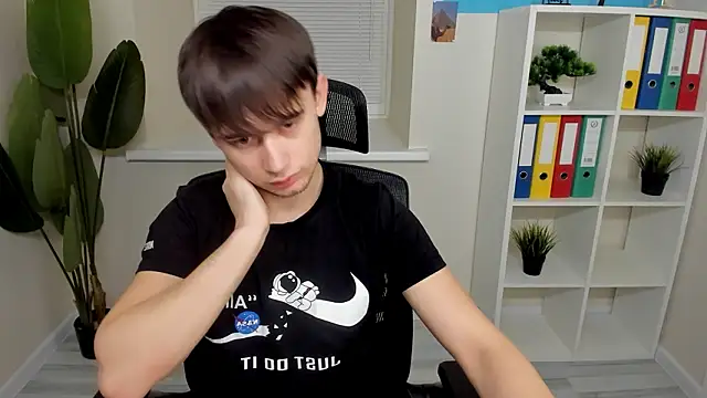 AlejandroEllias online show from February 3, 2026, 6:57 pm