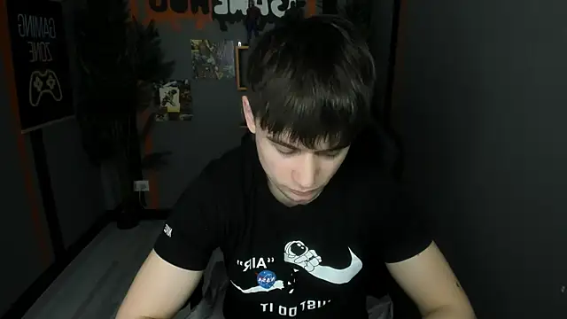 AlejandroEllias online show from April 9, 2026, 1:28 pm