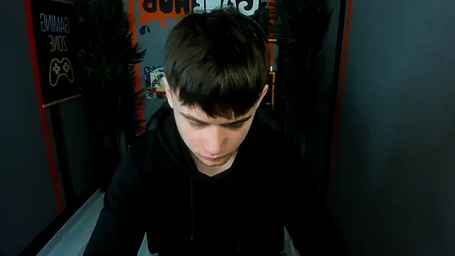 AlejandroEllias online show from March 18, 2026, 6:16 am