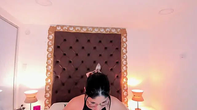 AlinaMilf online show from April 14, 2026, 8:03 pm