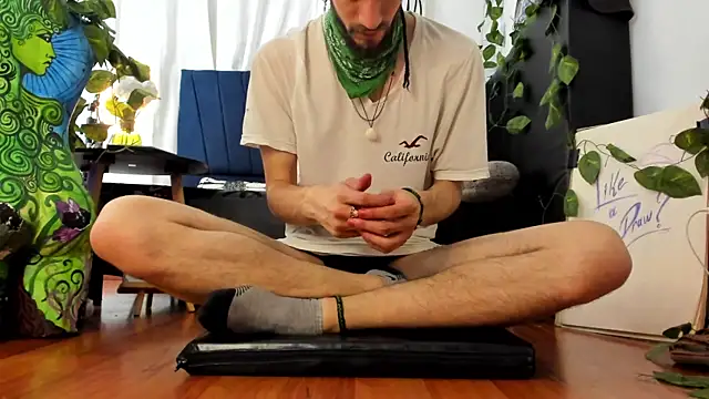 AngelDamianArt online show from December 18, 2025, 8:23 pm